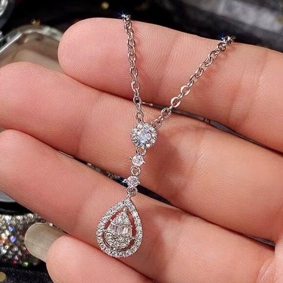 NEW 18k White Gold Diamond Necklace Pear Cut Diamond Pendant - Picture 1 of 11